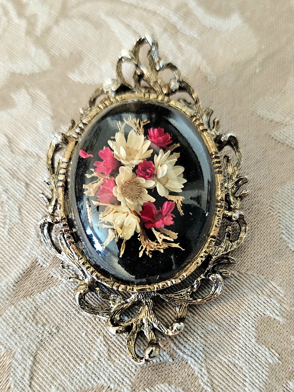 Vintage Floral Resin Cameo Brooch - Cream & Pink Flowers in Gold Frame